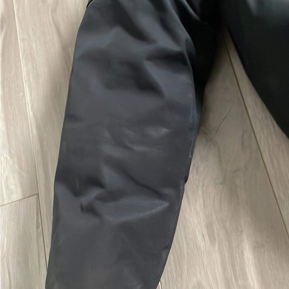 Black moose knuckles jacket great still puffy still warm no holes or anything - Picture 1 of 4